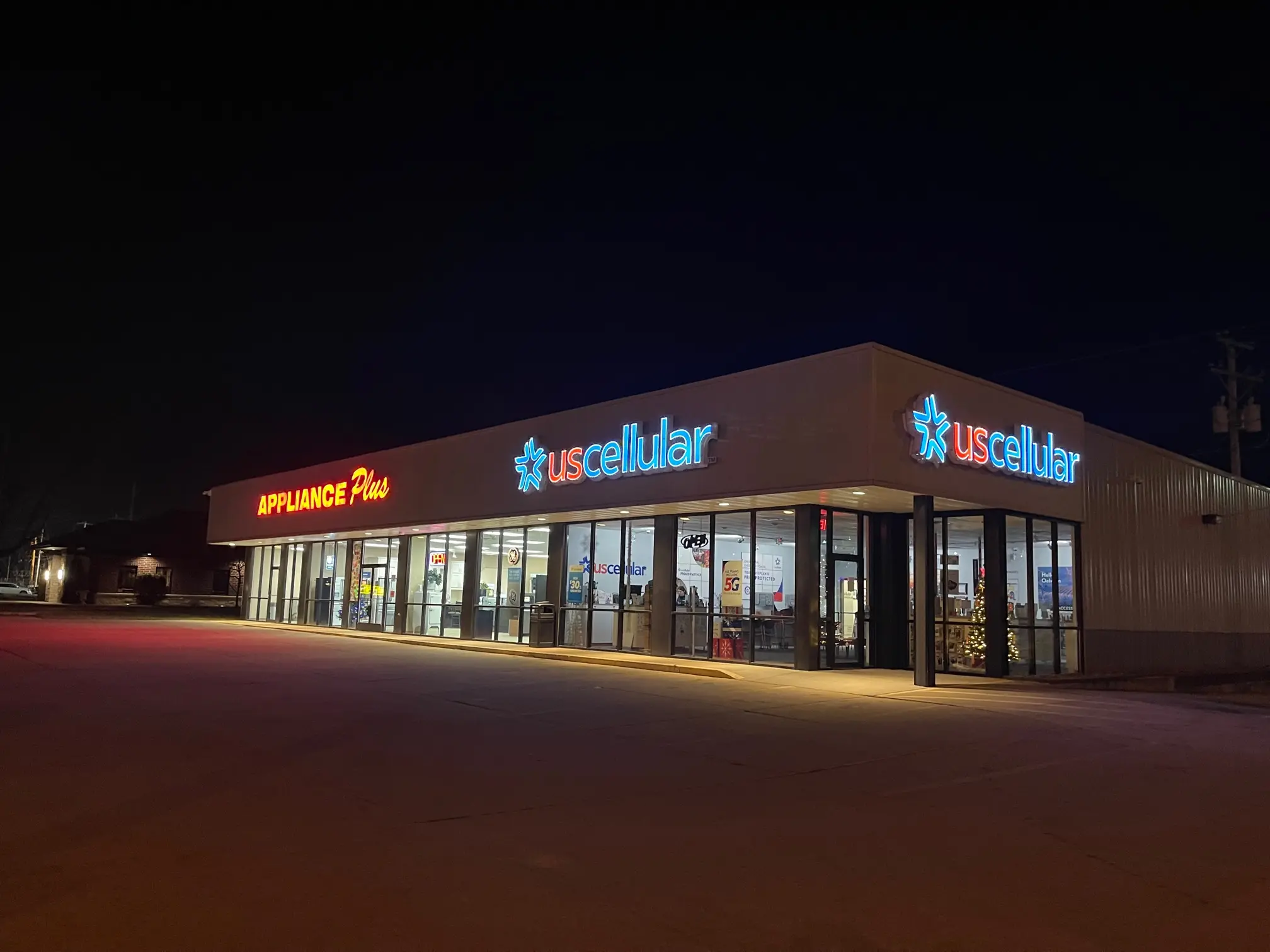 Oelwein store front